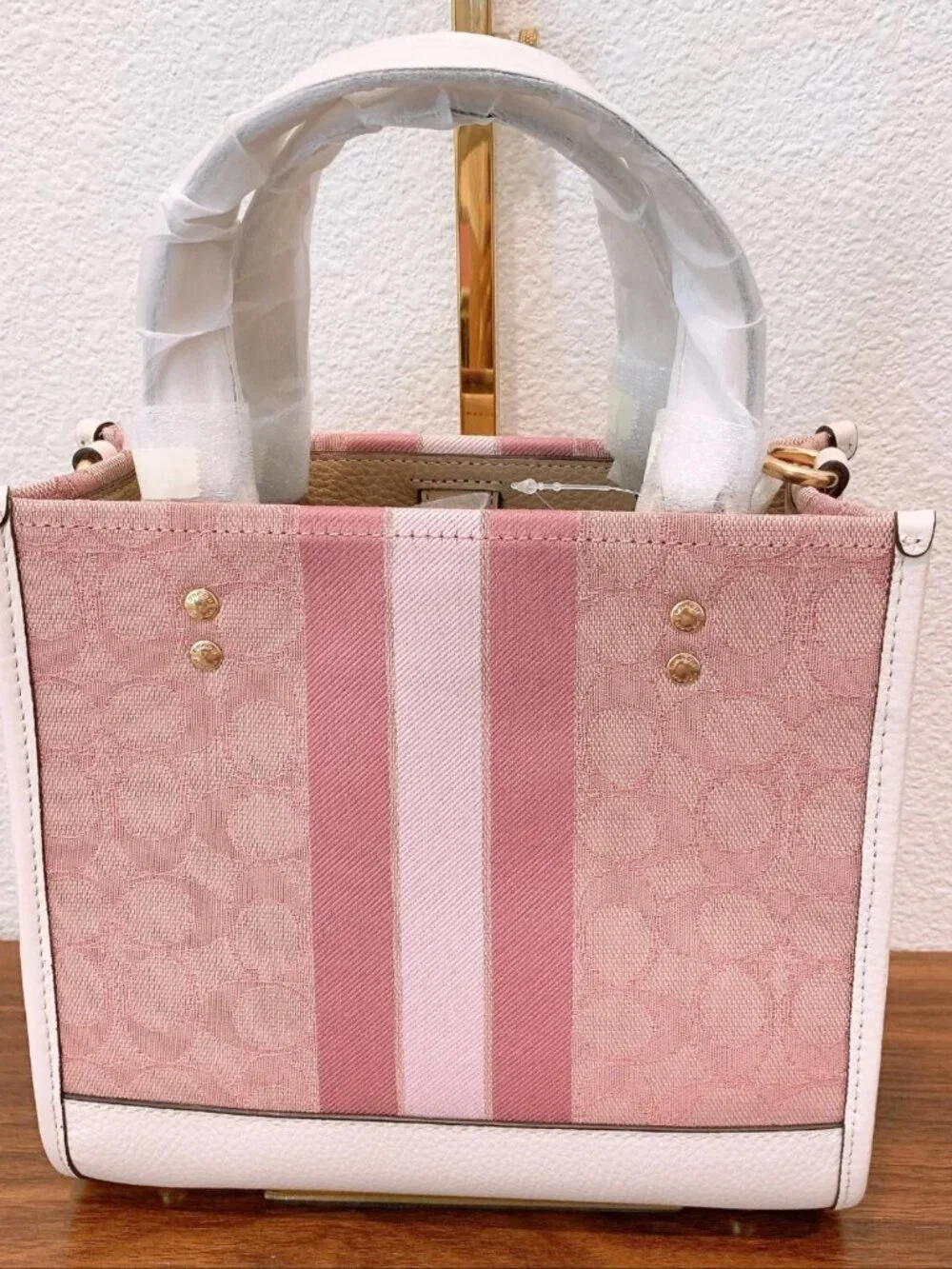 NWT Coach Dempsey Tote Bag 22 In Signature Jacquard Heart C7965 100% authentic